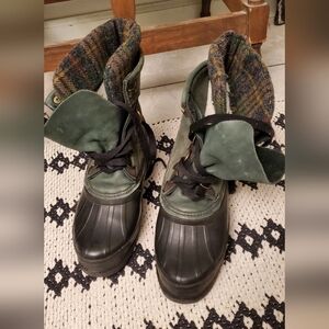 Sorel Forest Green and Black Boots